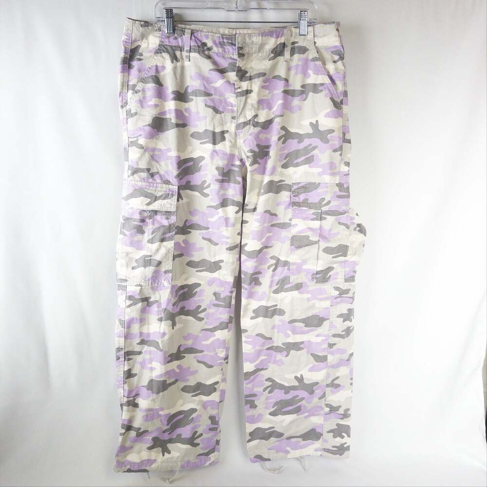 Levi's '94 Baggy Cargo Pants Size 32 Purple Camo